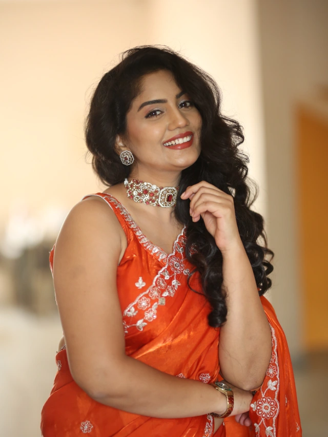Karuunaa Bhushan Stunning Looks in Saree