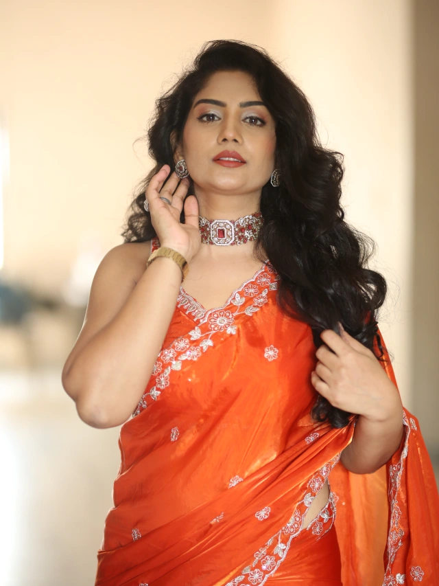 Karuunaa Bhushan Stunning Looks in Saree