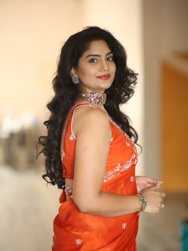 Karuunaa Bhushan Stunning Looks in Saree