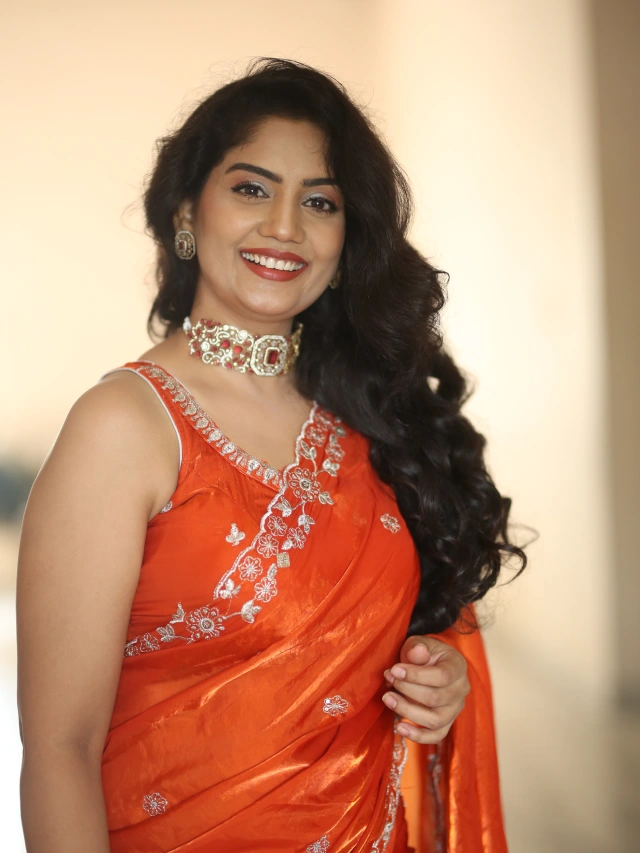Karuunaa Bhushan Stunning Looks in Saree