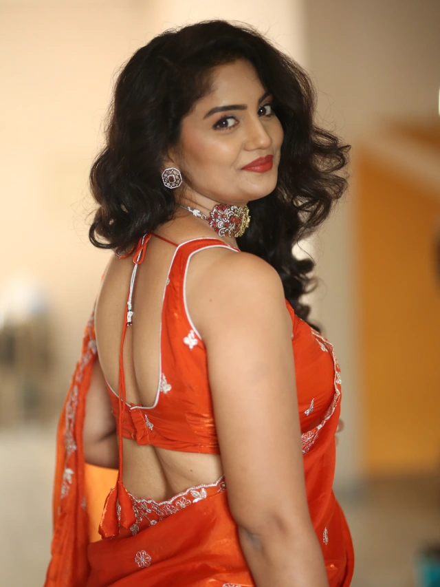 Karuunaa Bhushan Stunning Looks in Saree