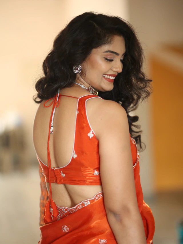 Karuunaa Bhushan Stunning Looks in Saree