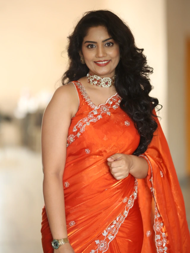 Karuunaa Bhushan Stunning Looks in Saree