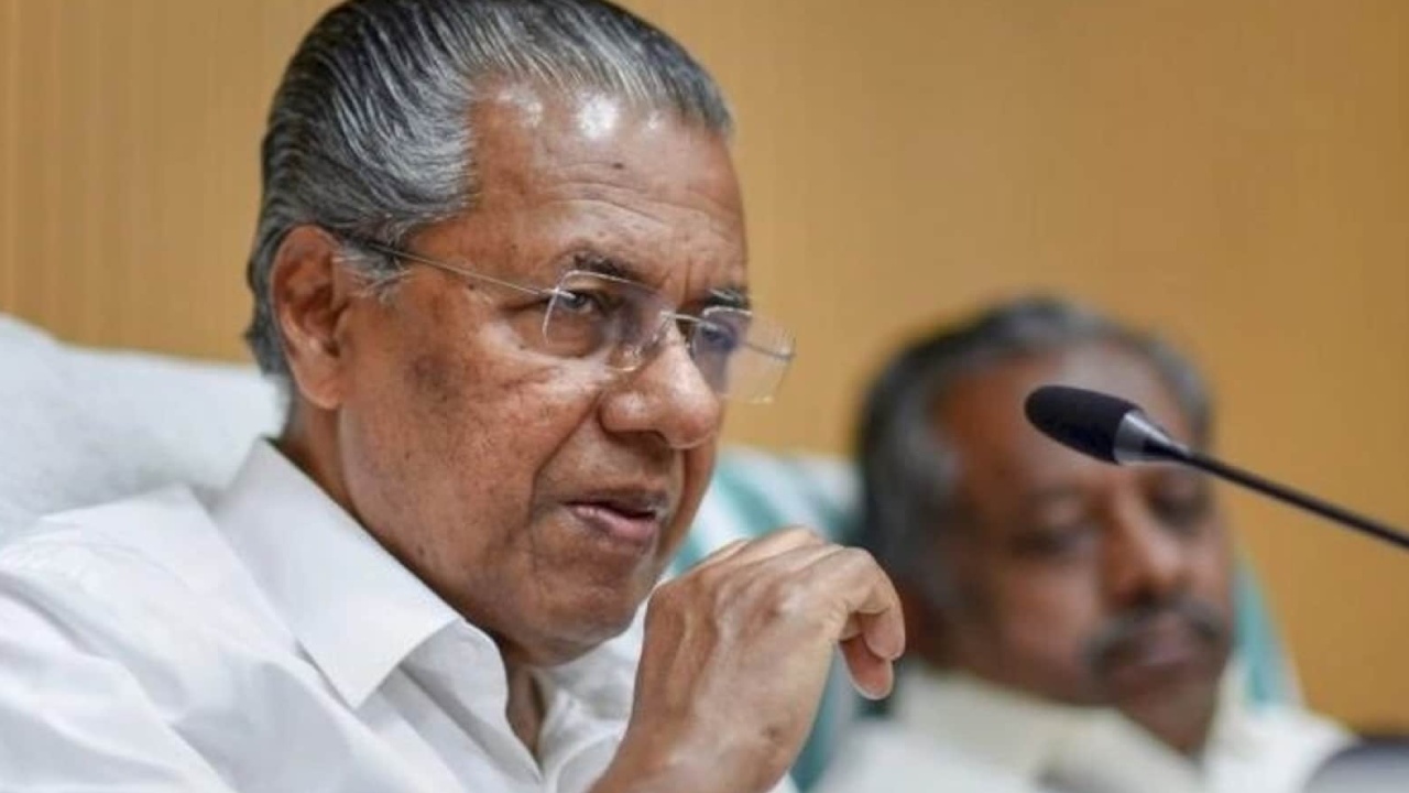 ED Raids : కేరళ మాజీ సీఎం పినరయి విజయన్ నివాసంలో ఈడీ సోదాలు.. రాష్ట్ర వ్యాప్తంగా 10 ప్రాంతాల్లో..