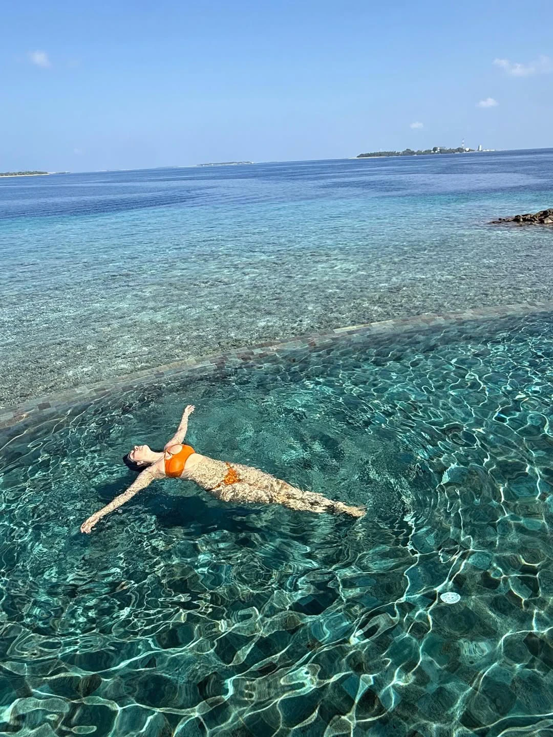 Kiara Advani Enjoying Vacation in Maldives