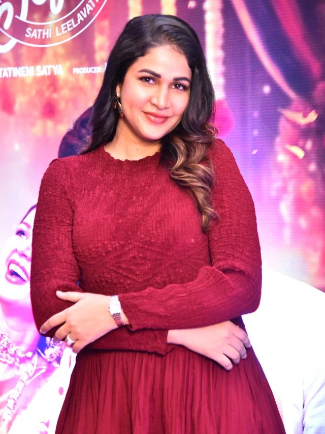 Lavanya Tripathi Cute Looks in Sathi leelavathi Promotions