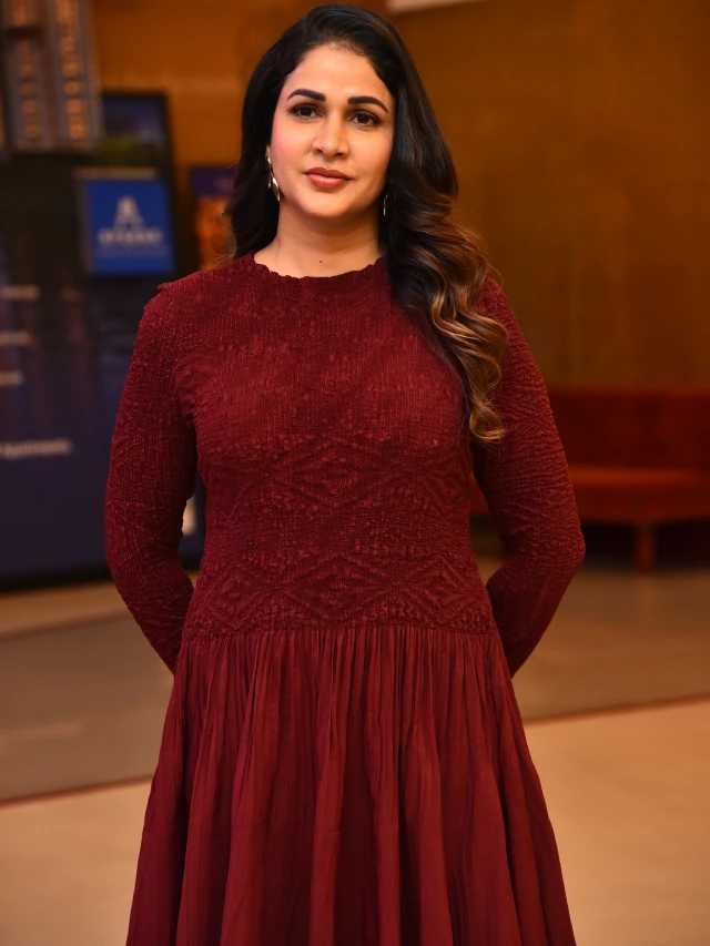 Lavanya Tripathi Cute Looks in Sathi leelavathi Promotions