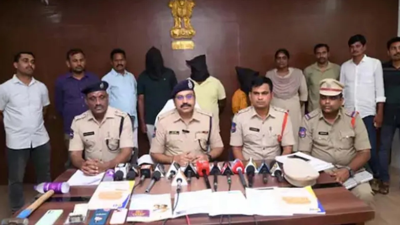 Mancherial District : ఇన్సూరెన్స్ డబ్బుల కోసం.. ప్రియుడితో కలిసి భర్తను చంపించిన భార్య.. చివరిలో బిగ్ షాక్..