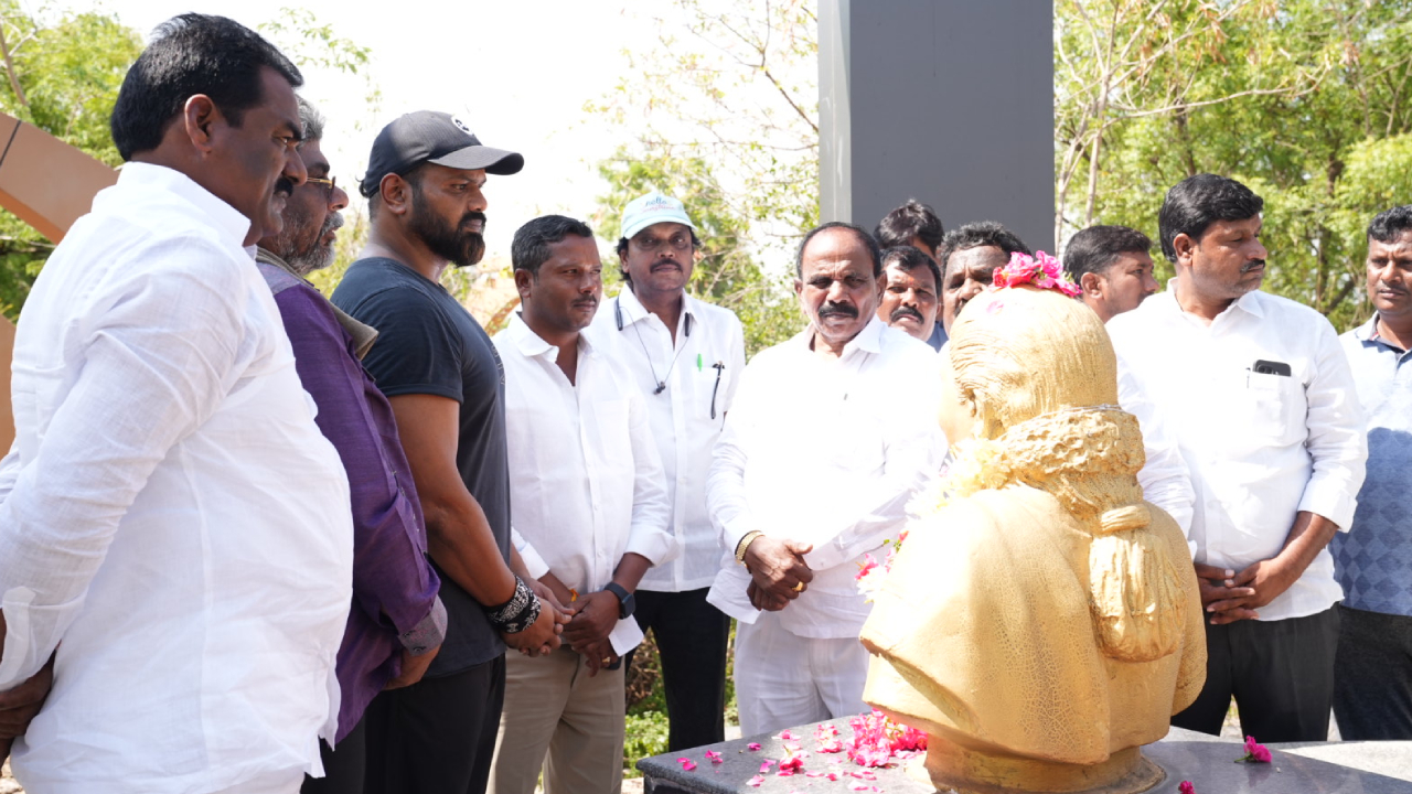 Manchu Manoj: మాట నిలబెట్టుకున్న మంచు మనోజ్.. దాసరి సమాధిని శుభ్రం చేసిన హీరో