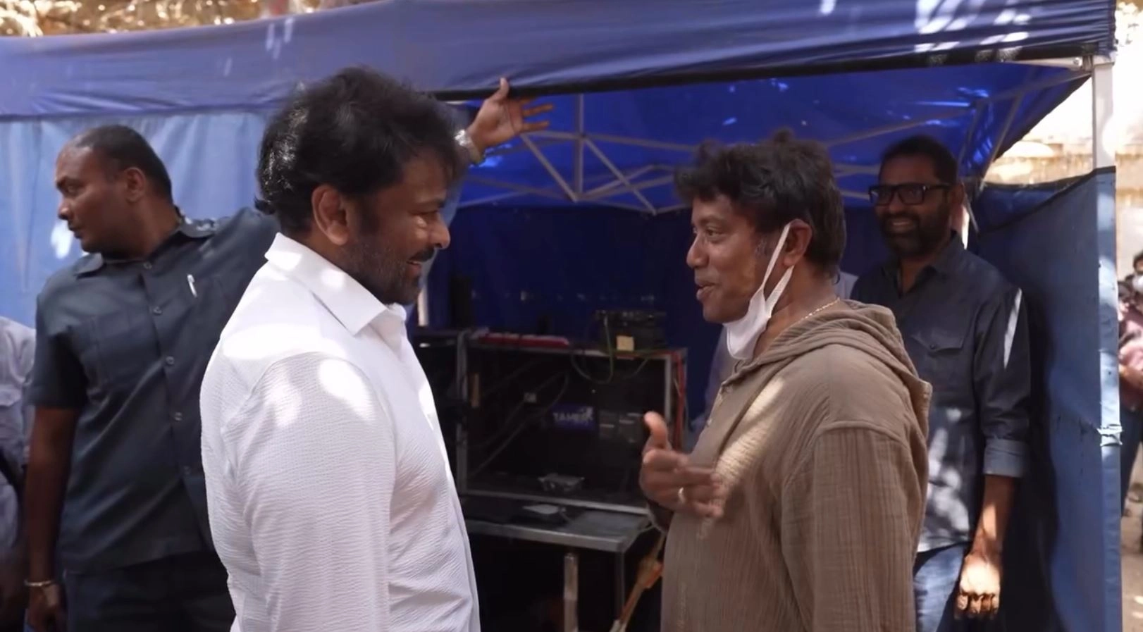 Megastar Chiranjeevi Visits Ram Charan Peddi Sets