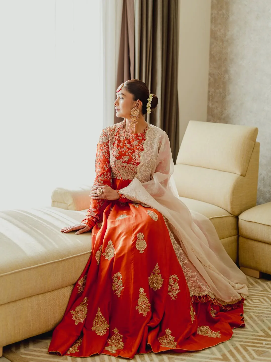 Mrunal thakur stunning looks in traditional wear