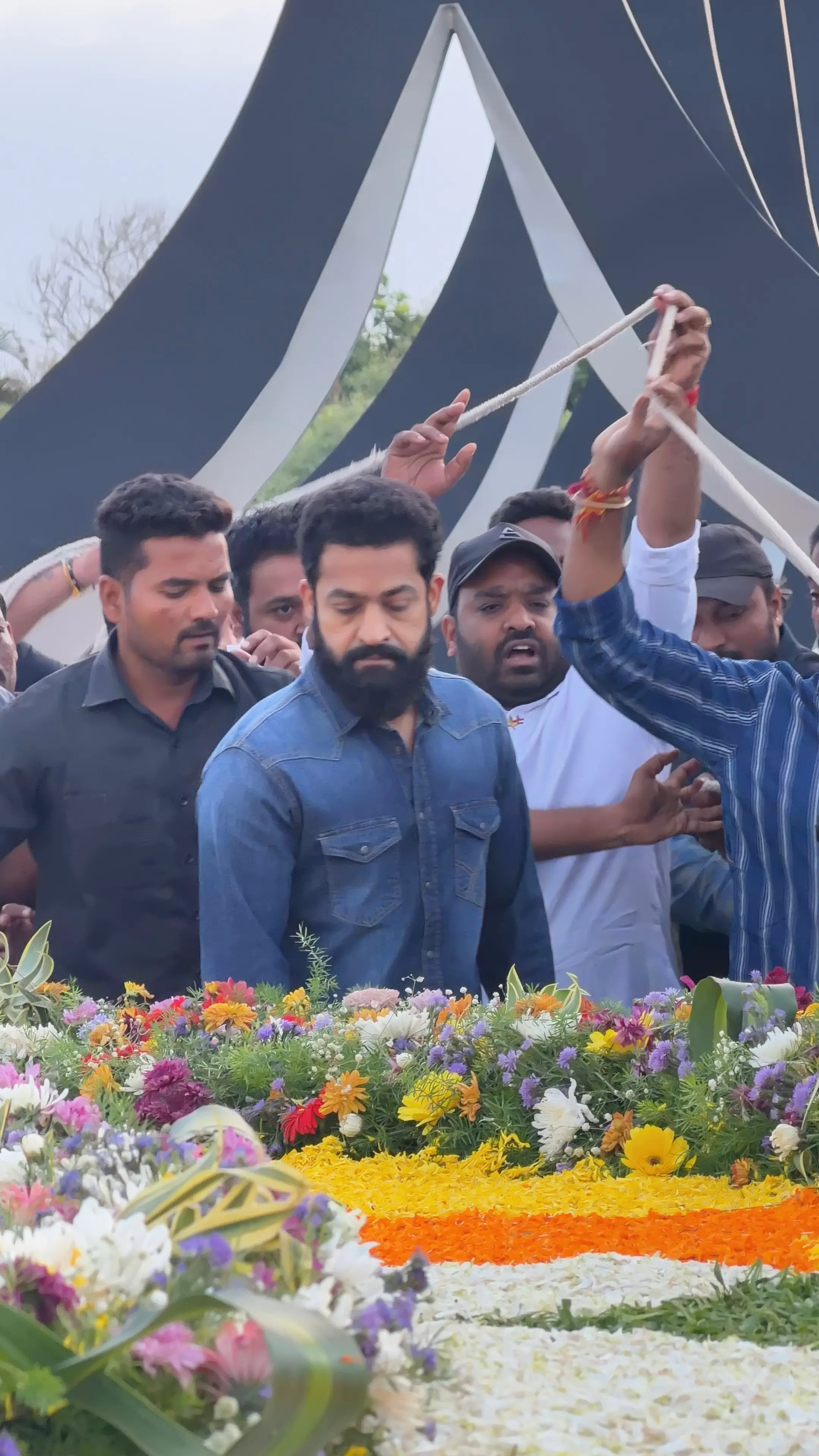 NTR Pay Tributes to Sr NTR on his Birth Anniversary