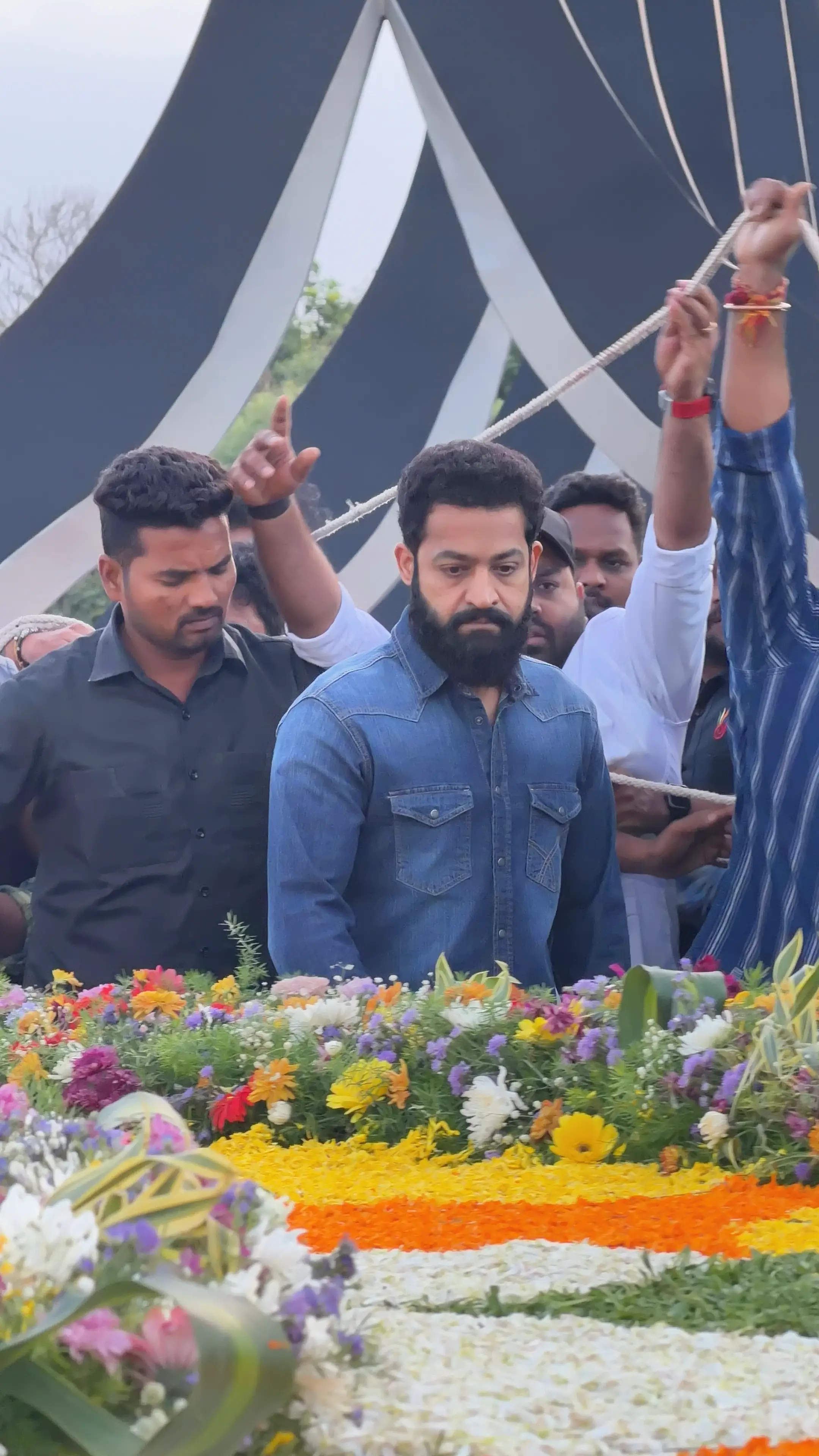 NTR Pay Tributes to Sr NTR on his Birth Anniversary