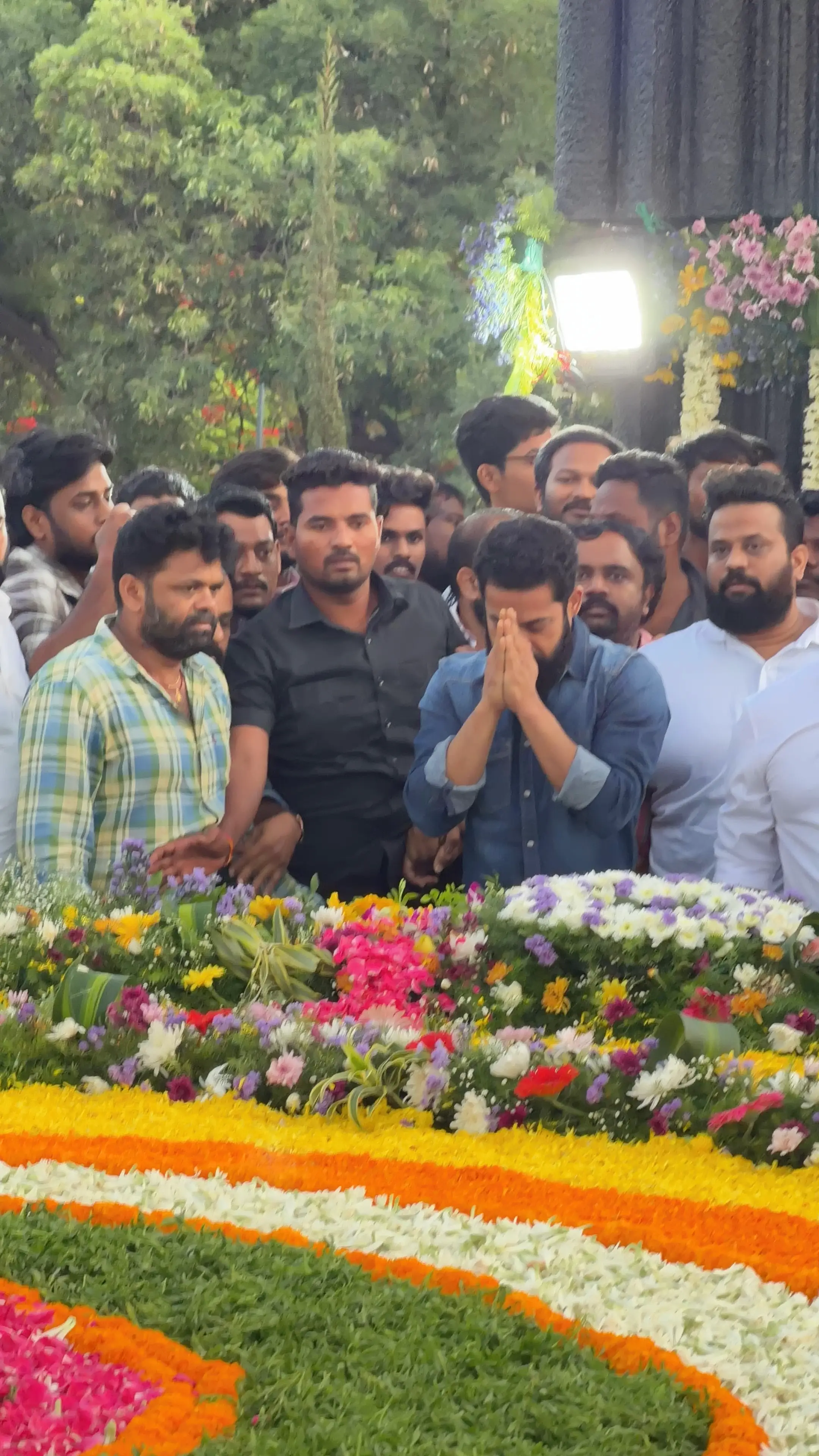 NTR Pay Tributes to Sr NTR on his Birth Anniversary