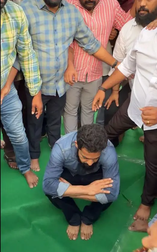 NTR Pay Tributes to Sr NTR on his Birth Anniversary