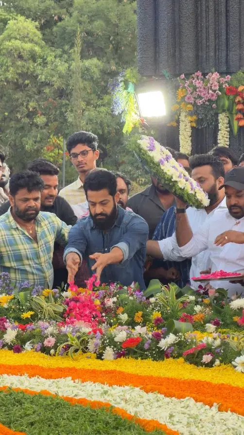 NTR Pay Tributes to Sr NTR on his Birth Anniversary
