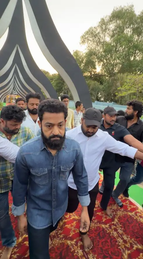NTR Pay Tributes to Sr NTR on his Birth Anniversary