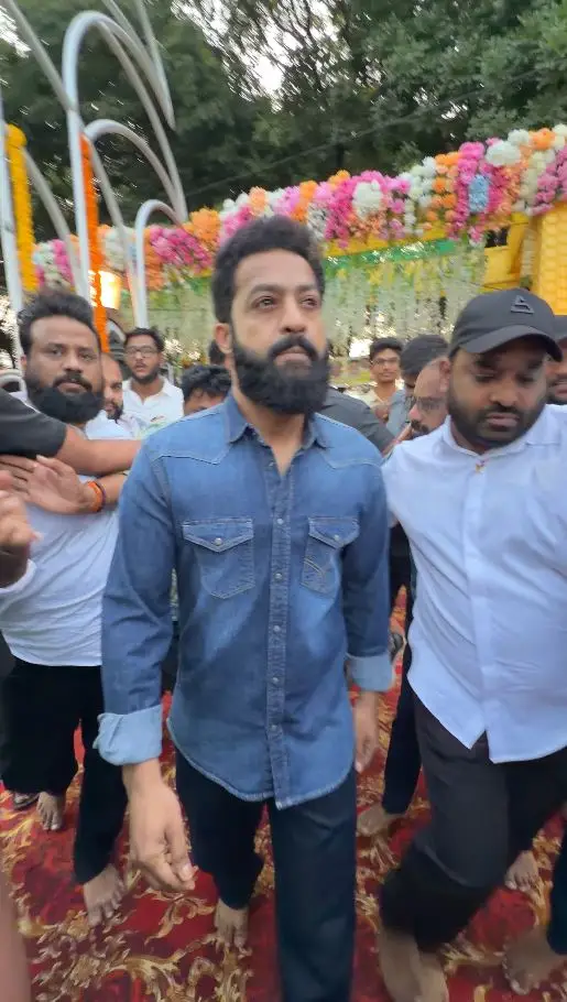 NTR Pay Tributes to Sr NTR on his Birth Anniversary