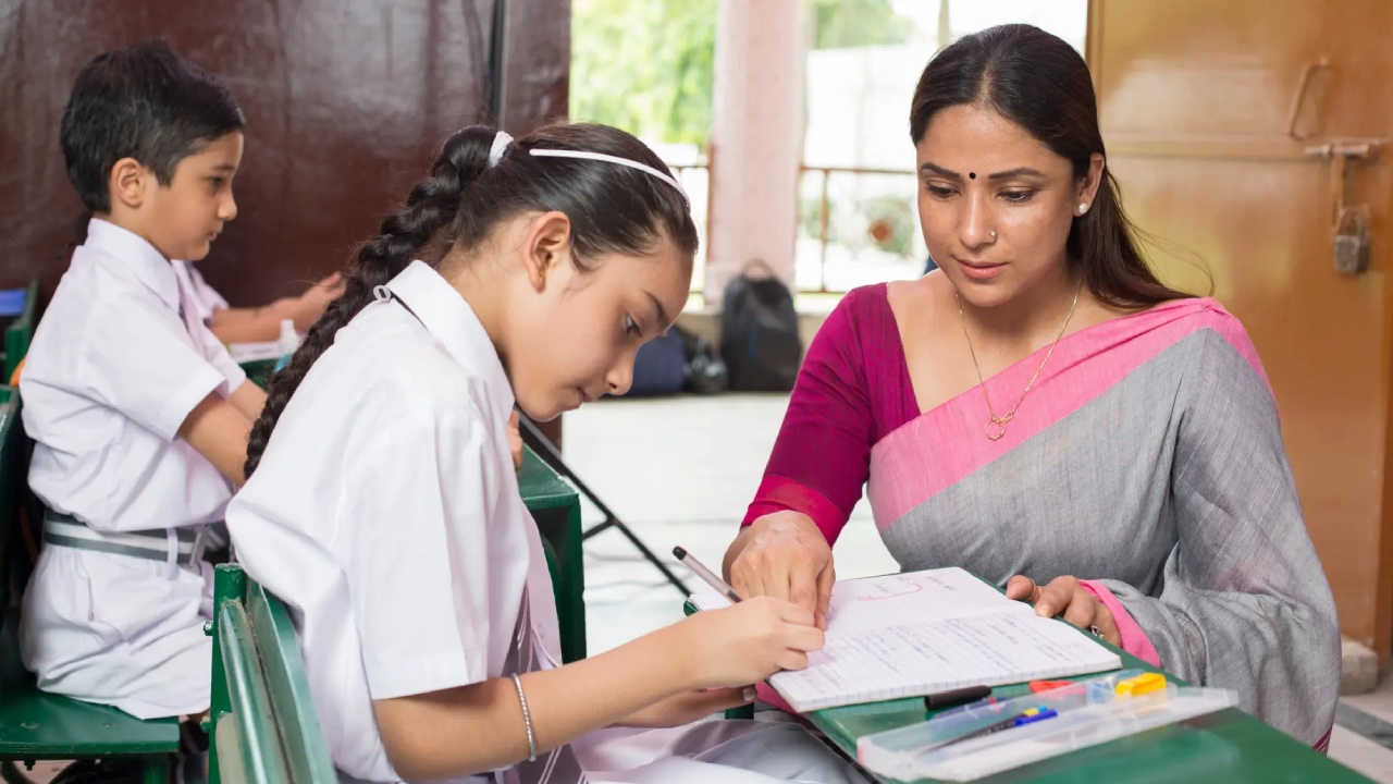Andhrapradesh : ఏపీలోని మహిళలకు గుడ్‌న్యూస్.. కేజీబీవీల్లో టీచింగ్‌ పోస్టుల భర్తీకి నోటిఫికేషన్‌.. రాత పరీక్షలేదు.. ఖాళీల వివరాలివే..