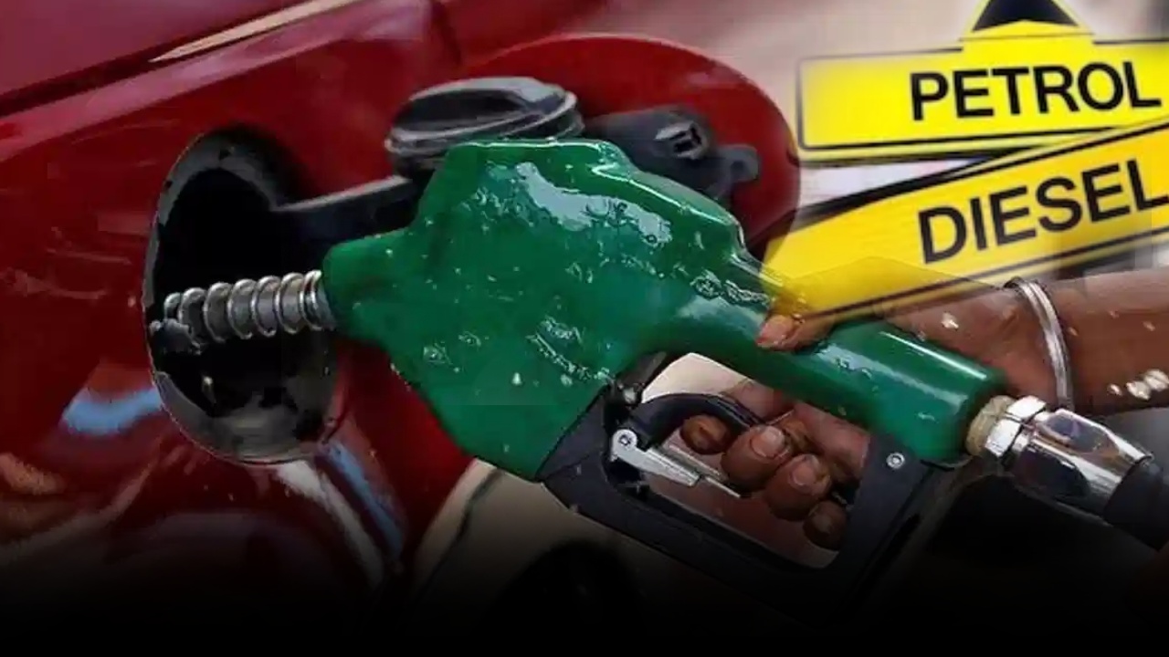 Petrol-Diesel Price : దేశంలో పెట్రోల్, డీజిల్ ధరలు అతితక్కువగా ఉన్న రాష్ట్రాలివే.. హైదరాబాద్ ఏ స్థానంలో ఉందంటే?