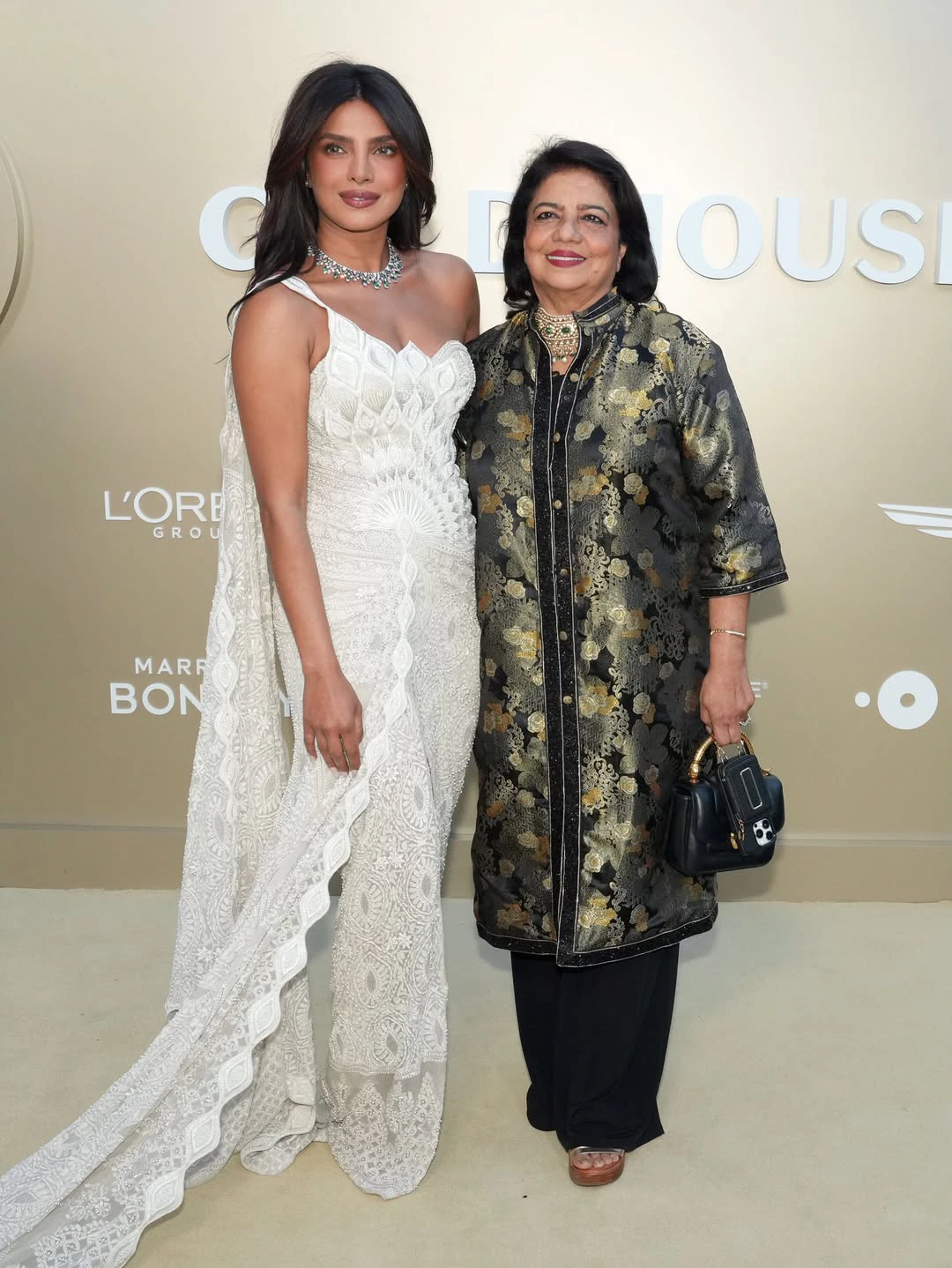 Priyanka Chopra Looks like Angel in White Dress