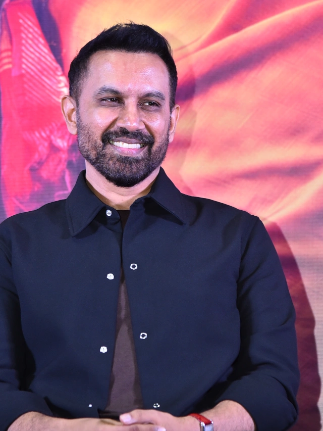 Samantha Appearance with Husband Raj Nidimoru in Movie Event