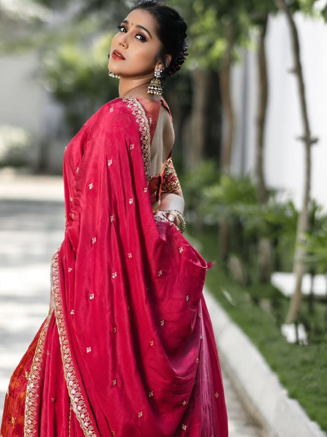 Rashmi Gautam Stunning Looks in a Half Saree