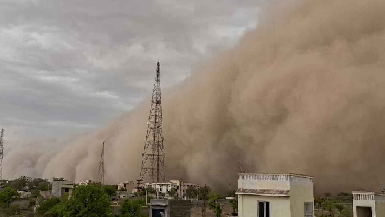 Rajasthan Sand Storm: రాజస్థాన్ లో ఇసుక తుఫాన్ బీభత్సం.. ఒళ్లు గగుర్పొడిచే వీడియో..