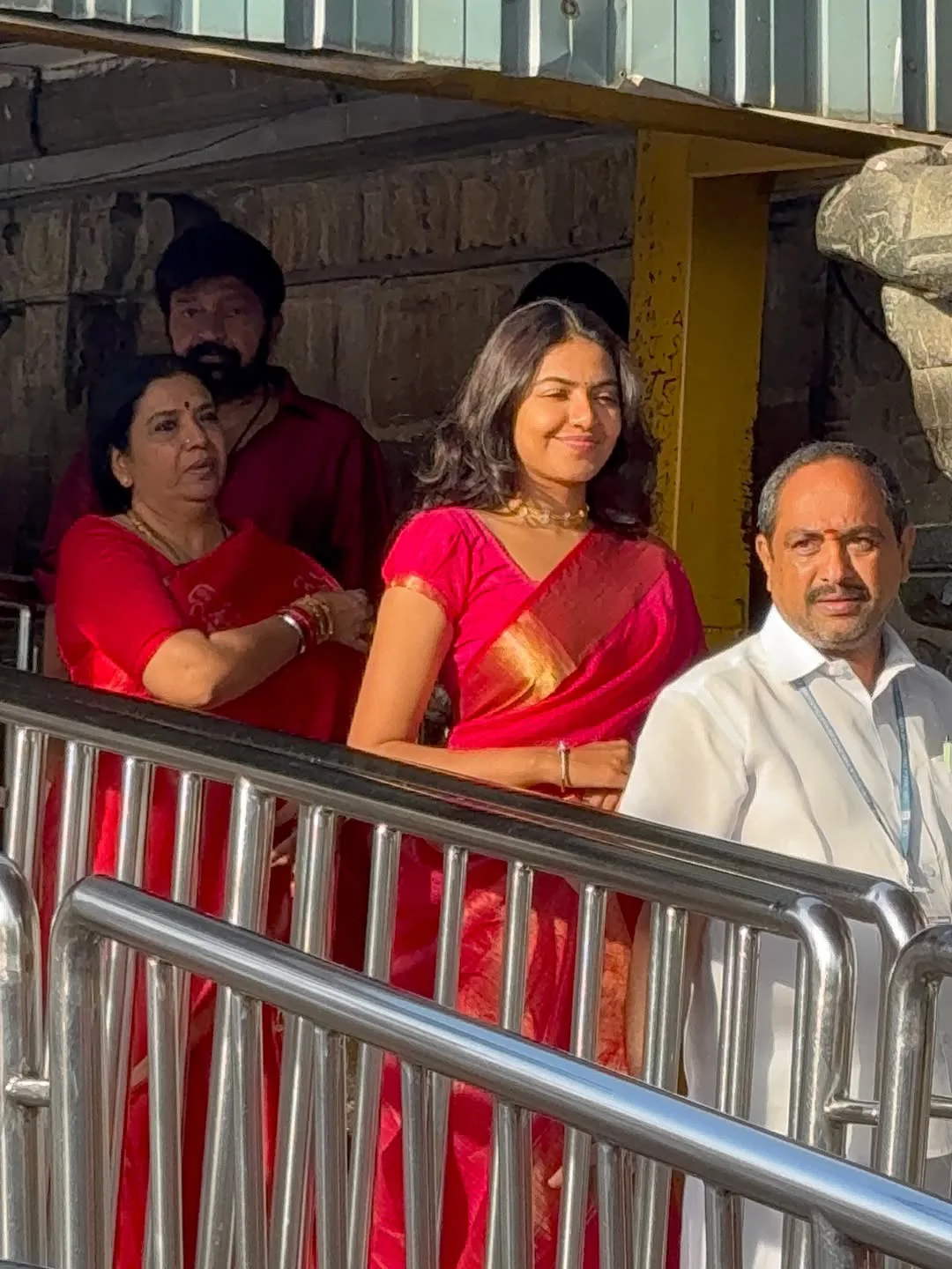 Senior actor Rajasekhar visits Tirumala with his wife and daughters