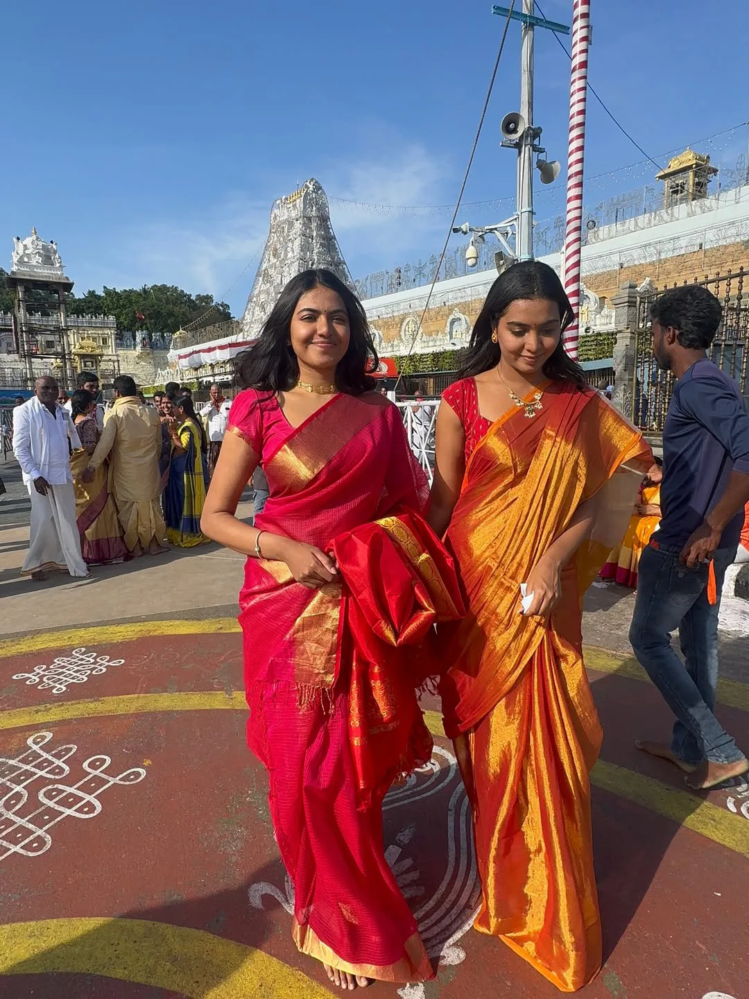 Senior actor Rajasekhar visits Tirumala with his wife and daughters