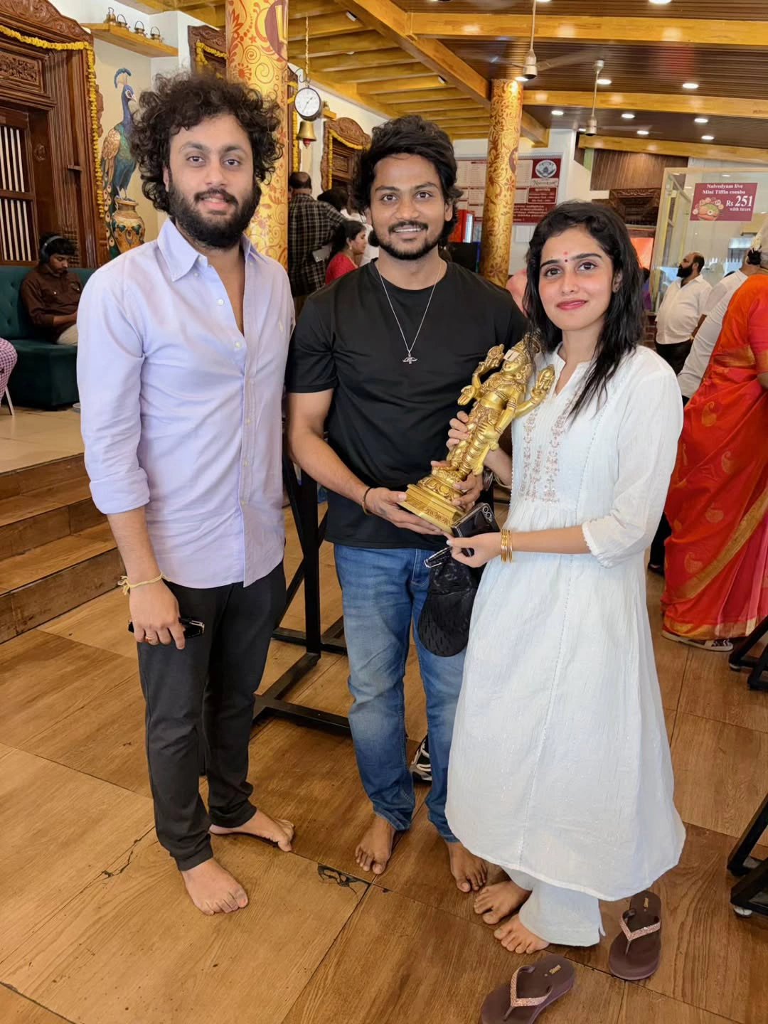 Shanmukh Jaswanth Visits Tirumala with Vaishnavi