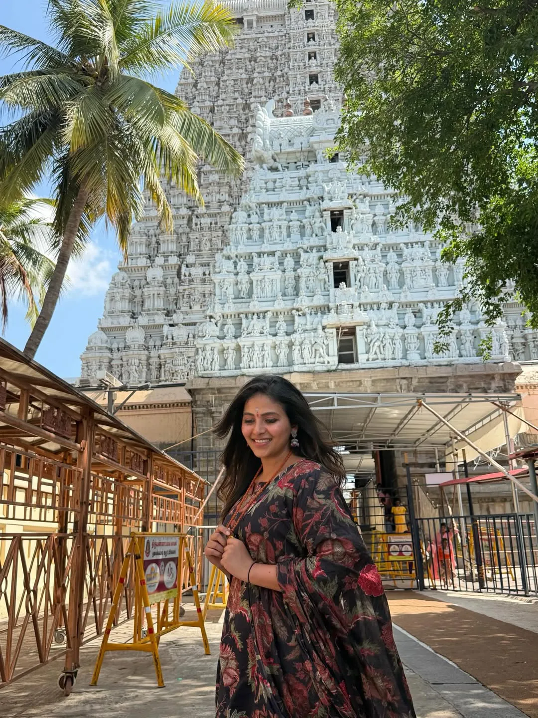 South Heroine Anjali visit Arunachalam