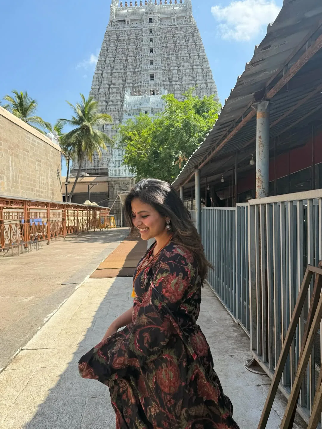 South Heroine Anjali visit Arunachalam