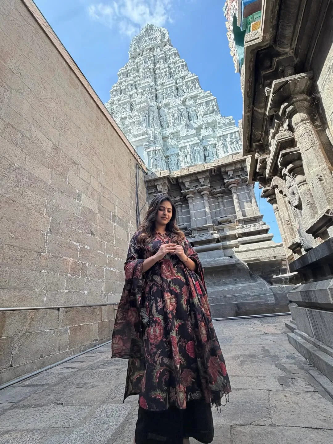 South Heroine Anjali visit Arunachalam