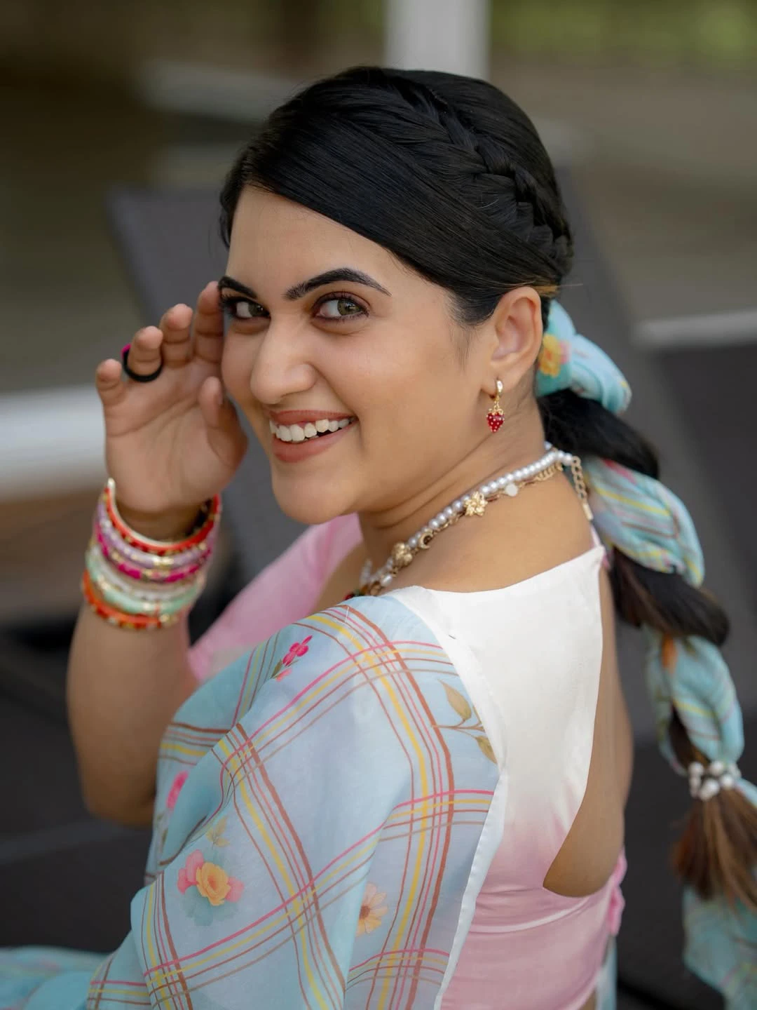 Anchor Sravanthi Chokarapu Stunning Looks in Saree