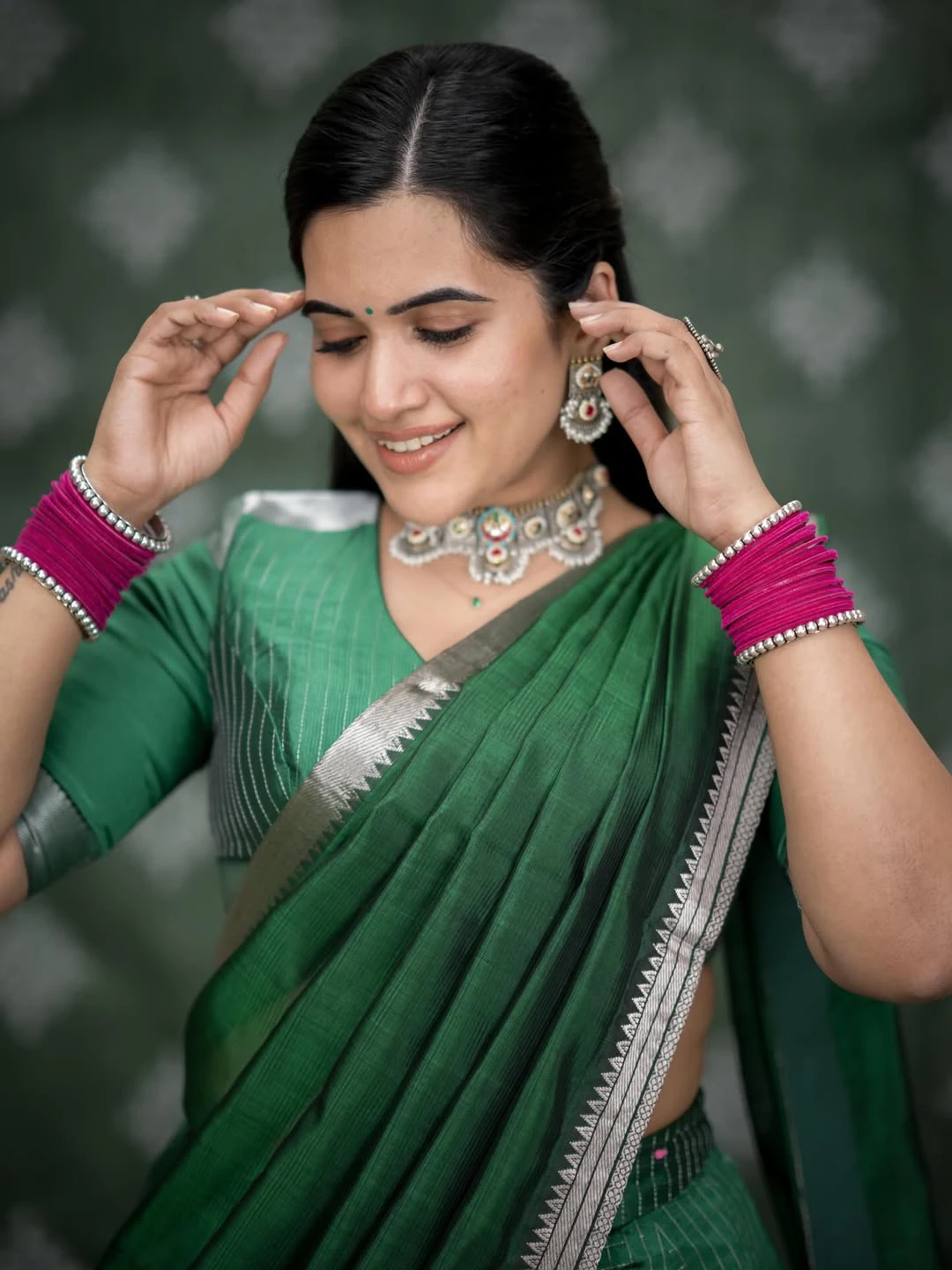 Anchor Sravanthi Chokarapu Cute Looks in Green Half Saree