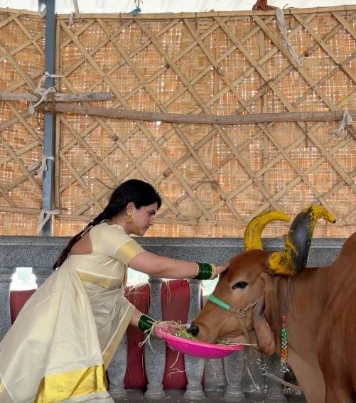 Sravanthi Chokarapu Visits Swarnagiri Temple