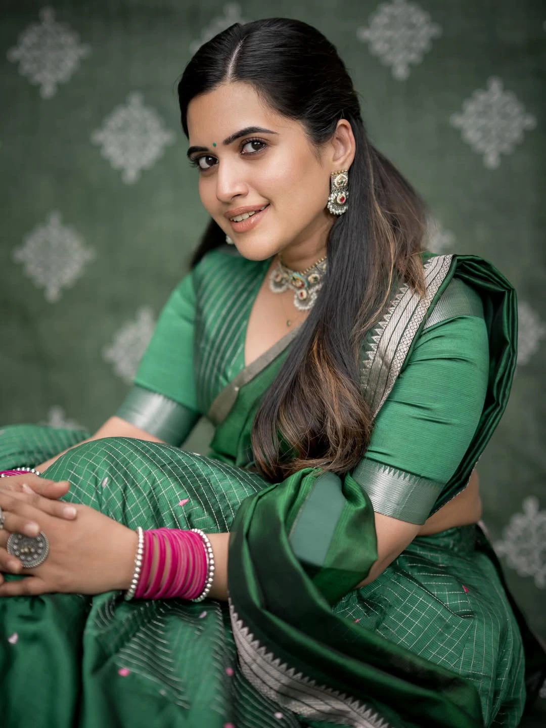 Anchor Sravanthi Chokarapu Cute Looks in Green Half Saree