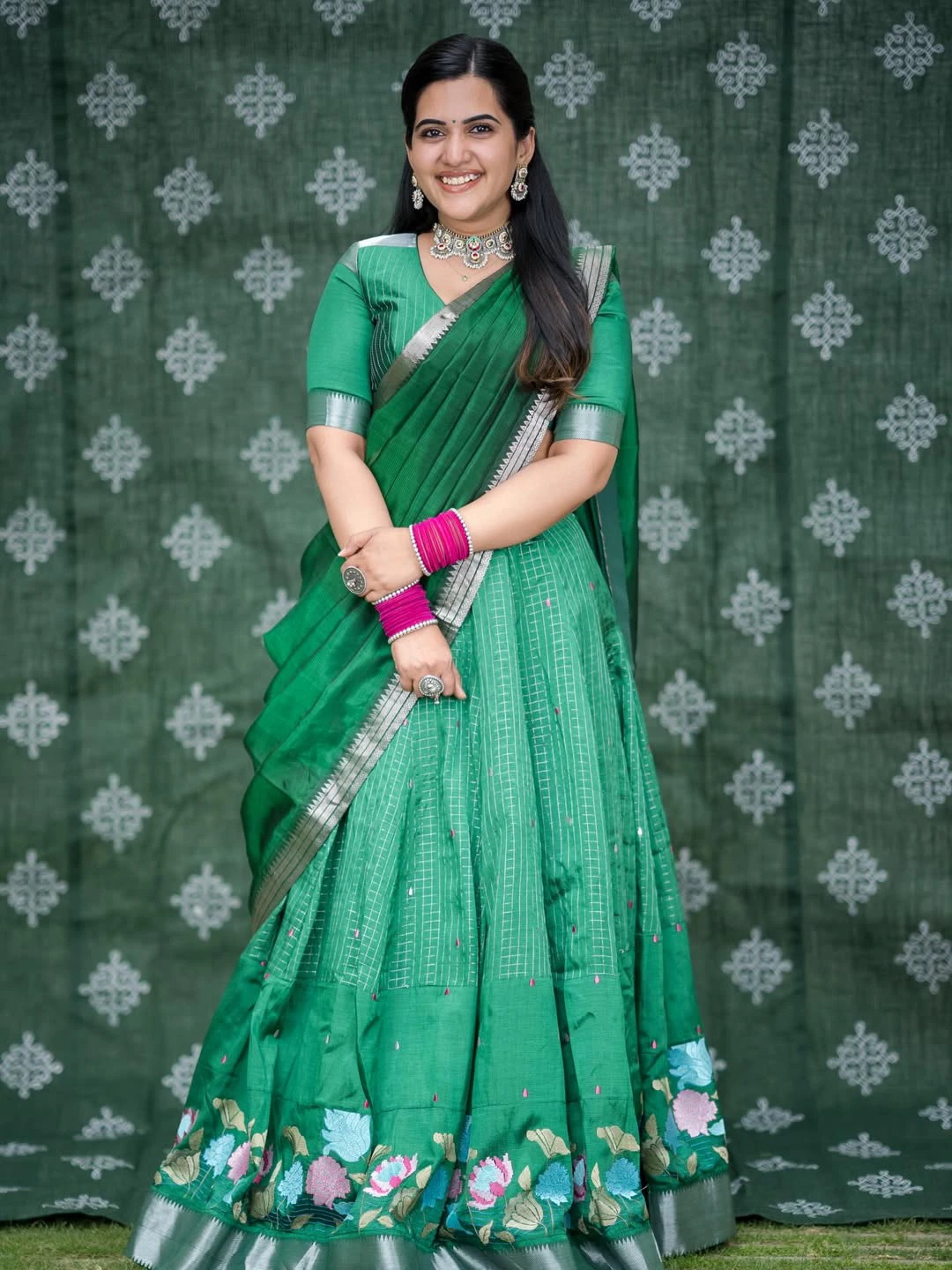 Anchor Sravanthi Chokarapu Cute Looks in Green Half Saree