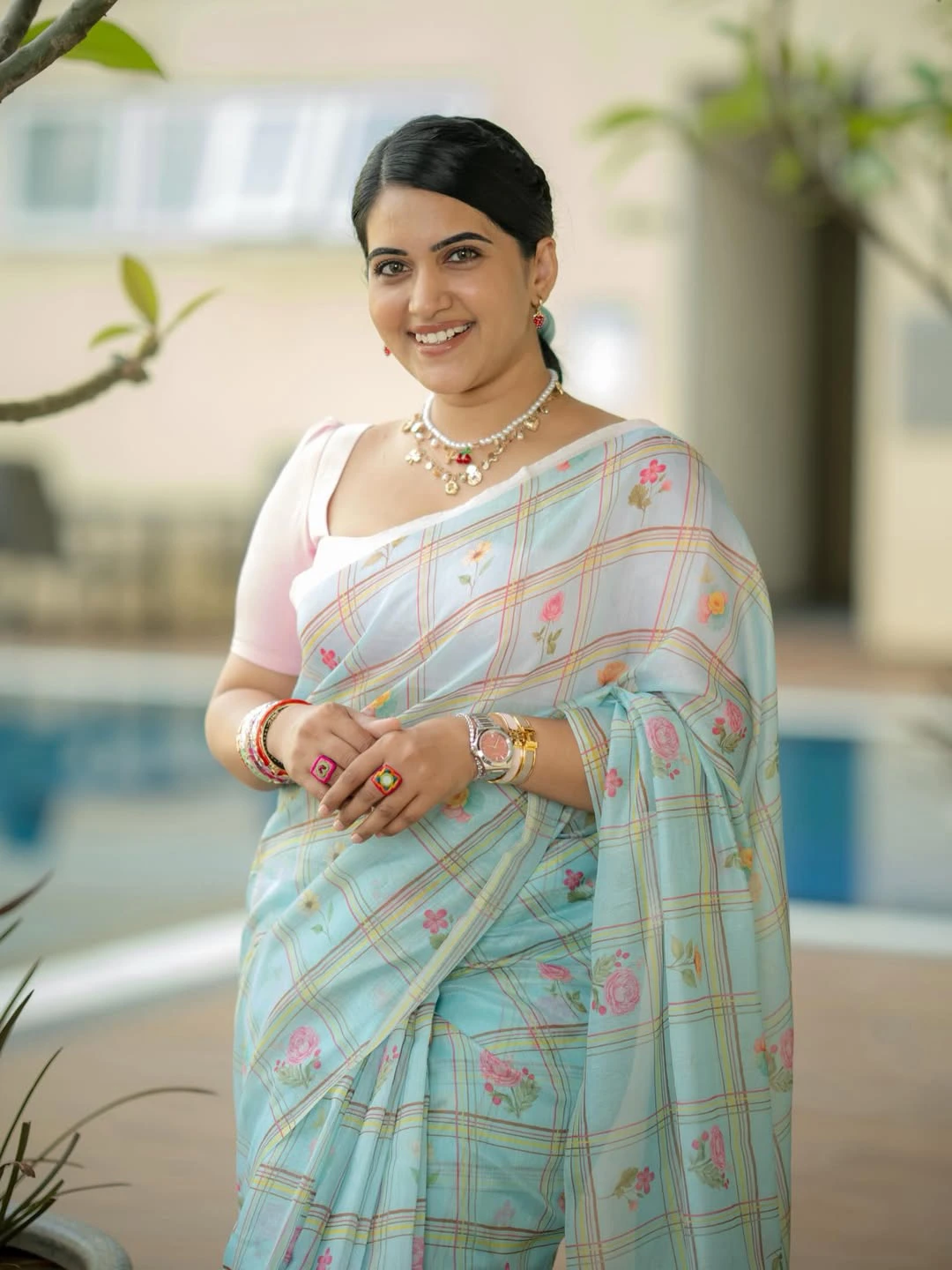 Anchor Sravanthi Chokarapu Stunning Looks in Saree