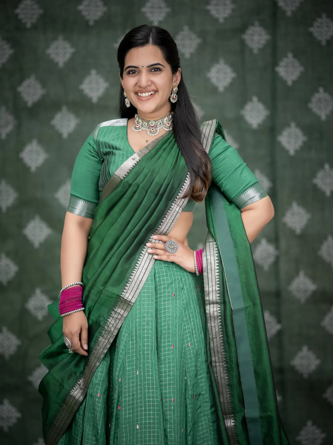 Anchor Sravanthi Chokarapu Cute Looks in Green Half Saree