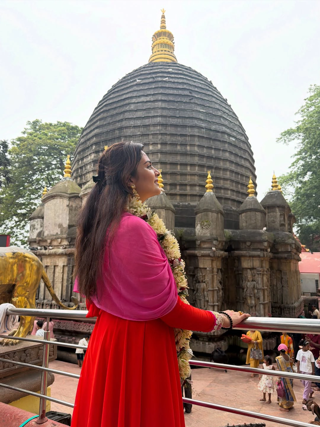 Anchor Sreemukhi Visits Kamakhya Temple