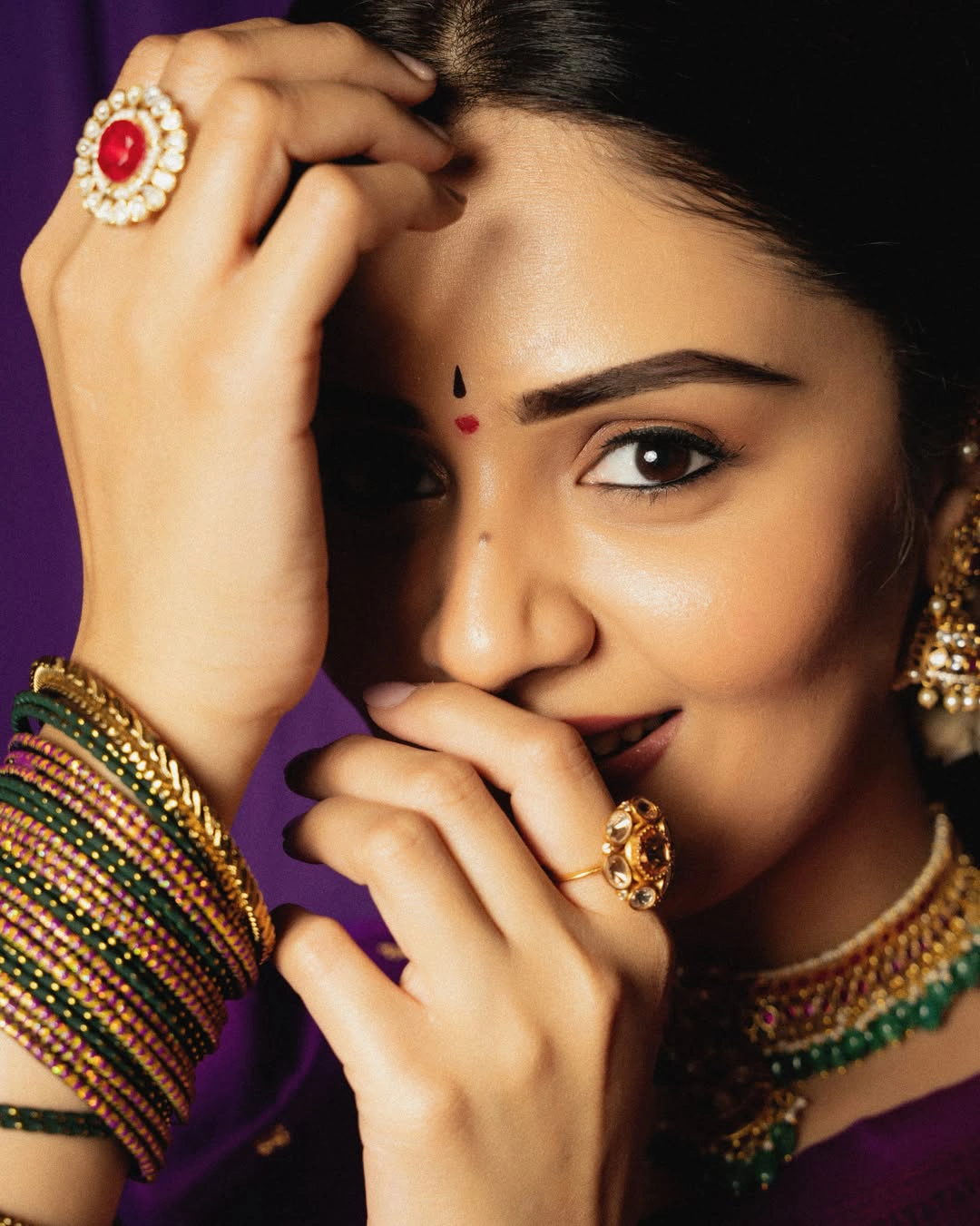 Anchor Sreemukhi Traditional Looks