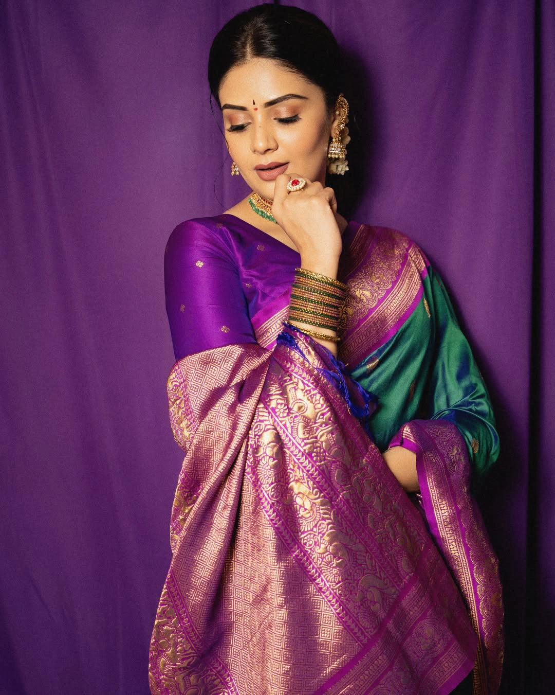 Anchor Sreemukhi Traditional Looks