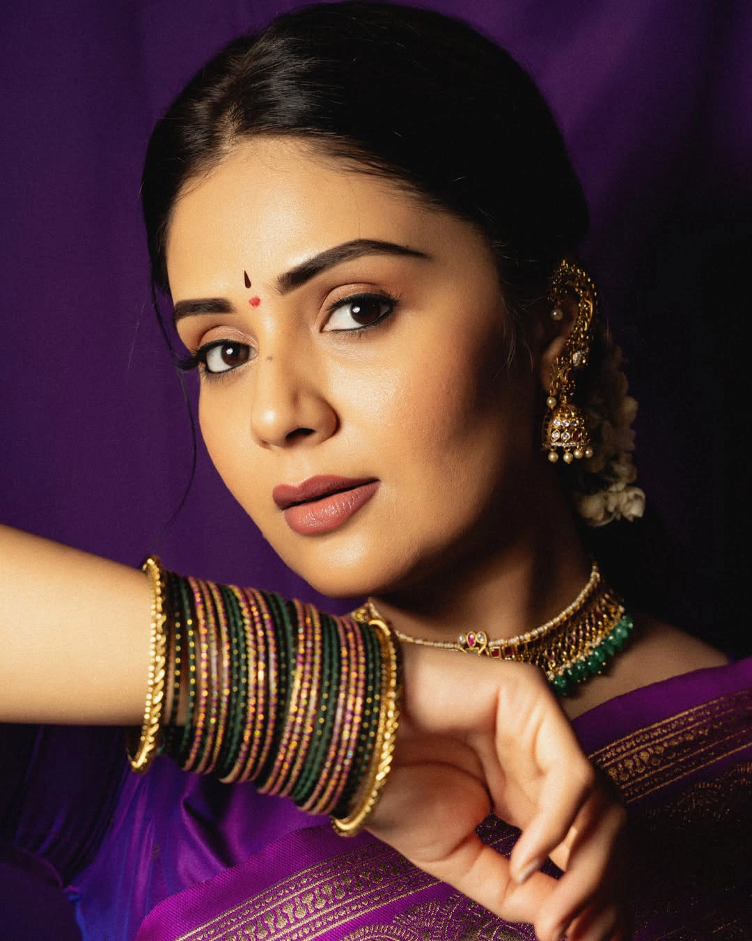 Anchor Sreemukhi Traditional Looks