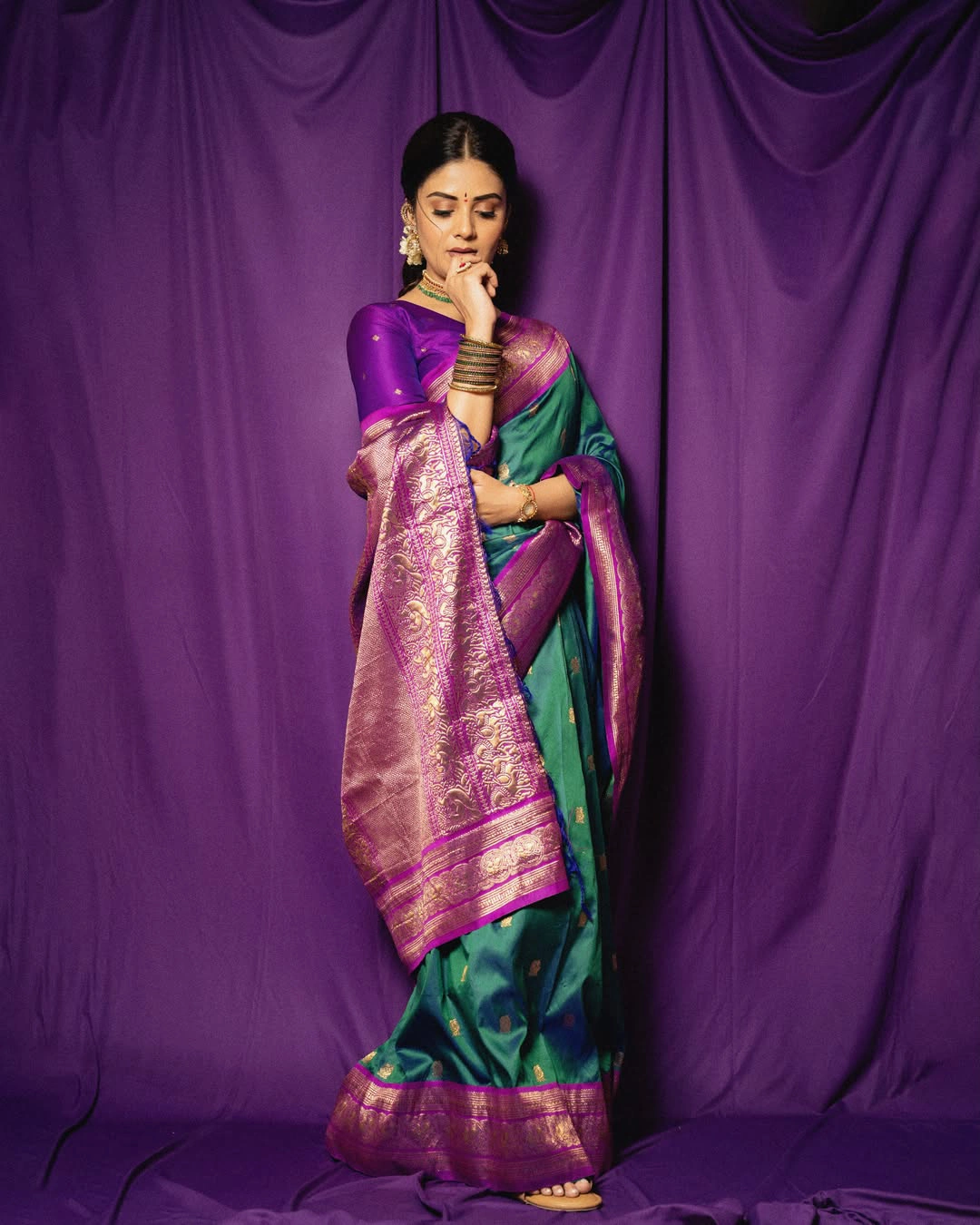 Anchor Sreemukhi Traditional Looks