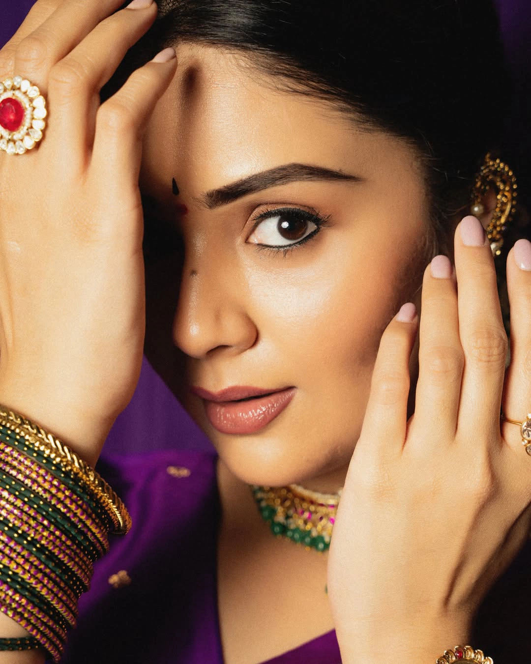 Anchor Sreemukhi Traditional Looks