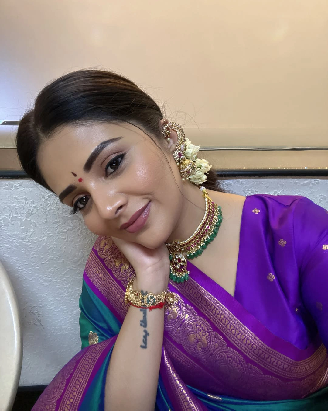 Anchor Sreemukhi Traditional Looks