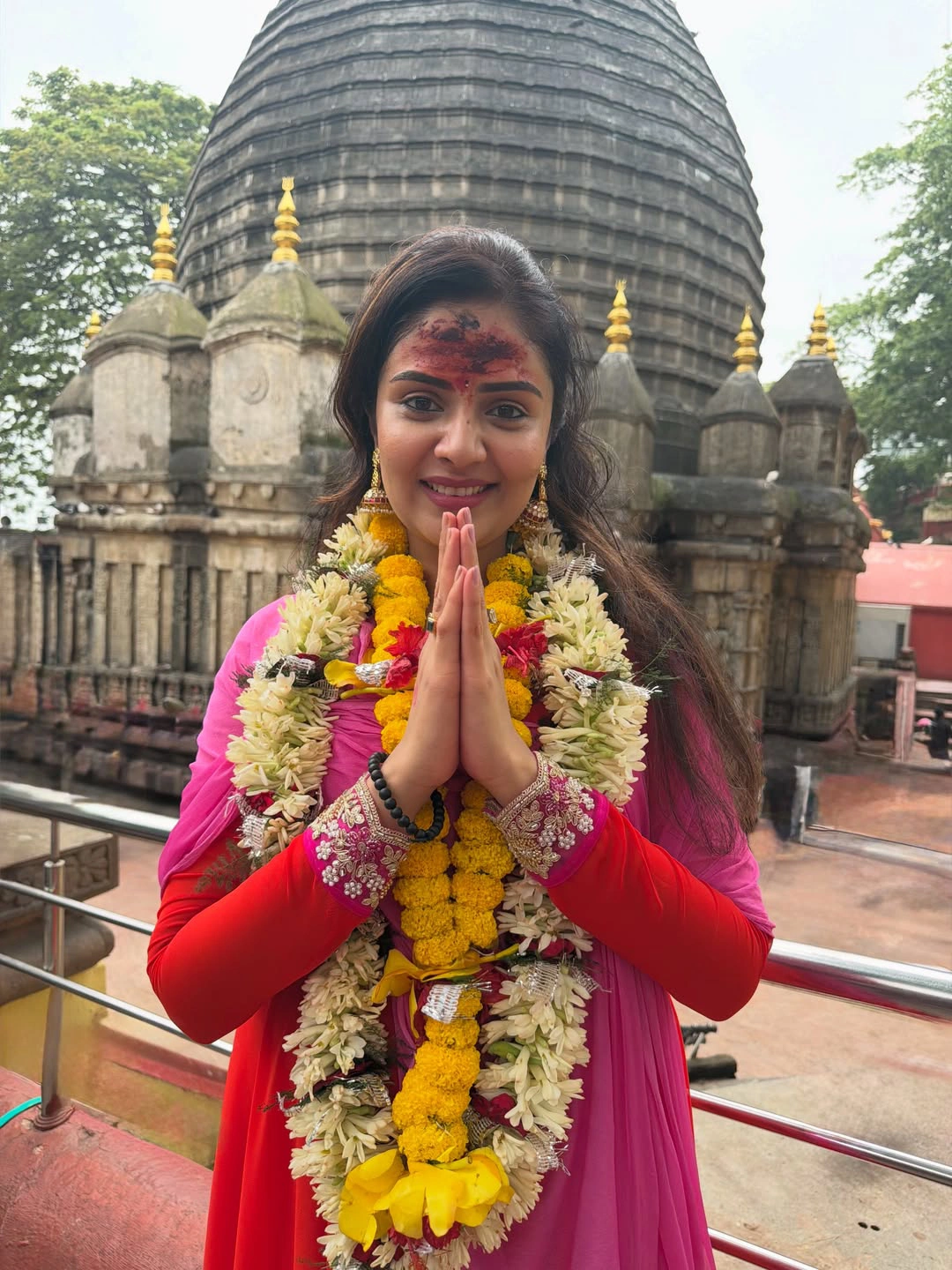 Anchor Sreemukhi Visits Kamakhya Temple