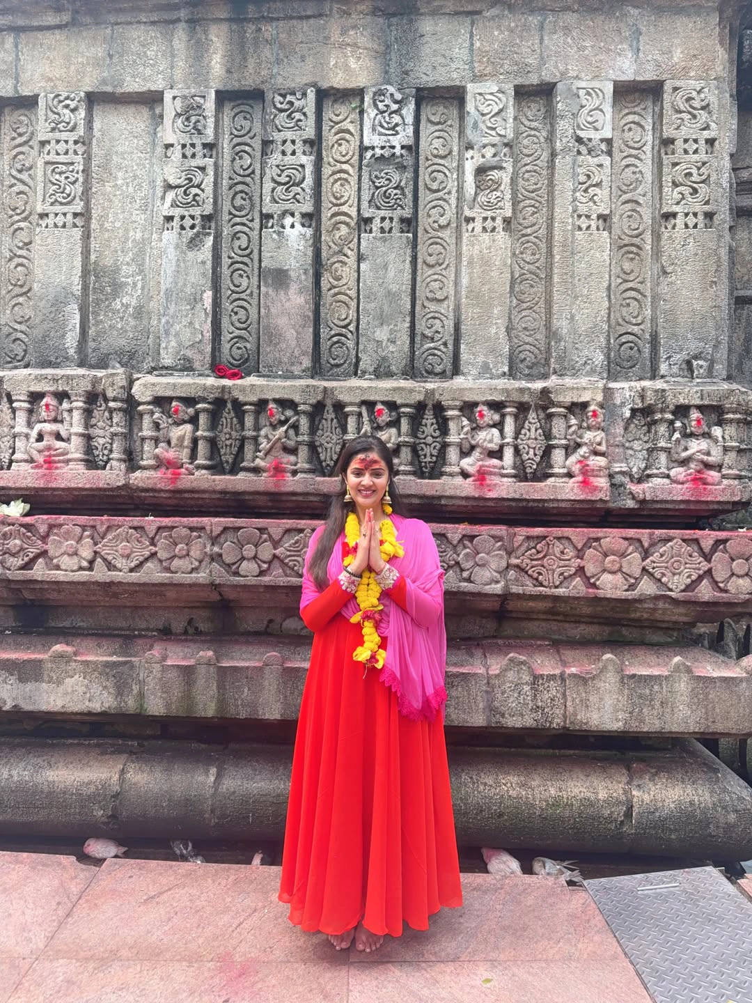 Anchor Sreemukhi Visits Kamakhya Temple